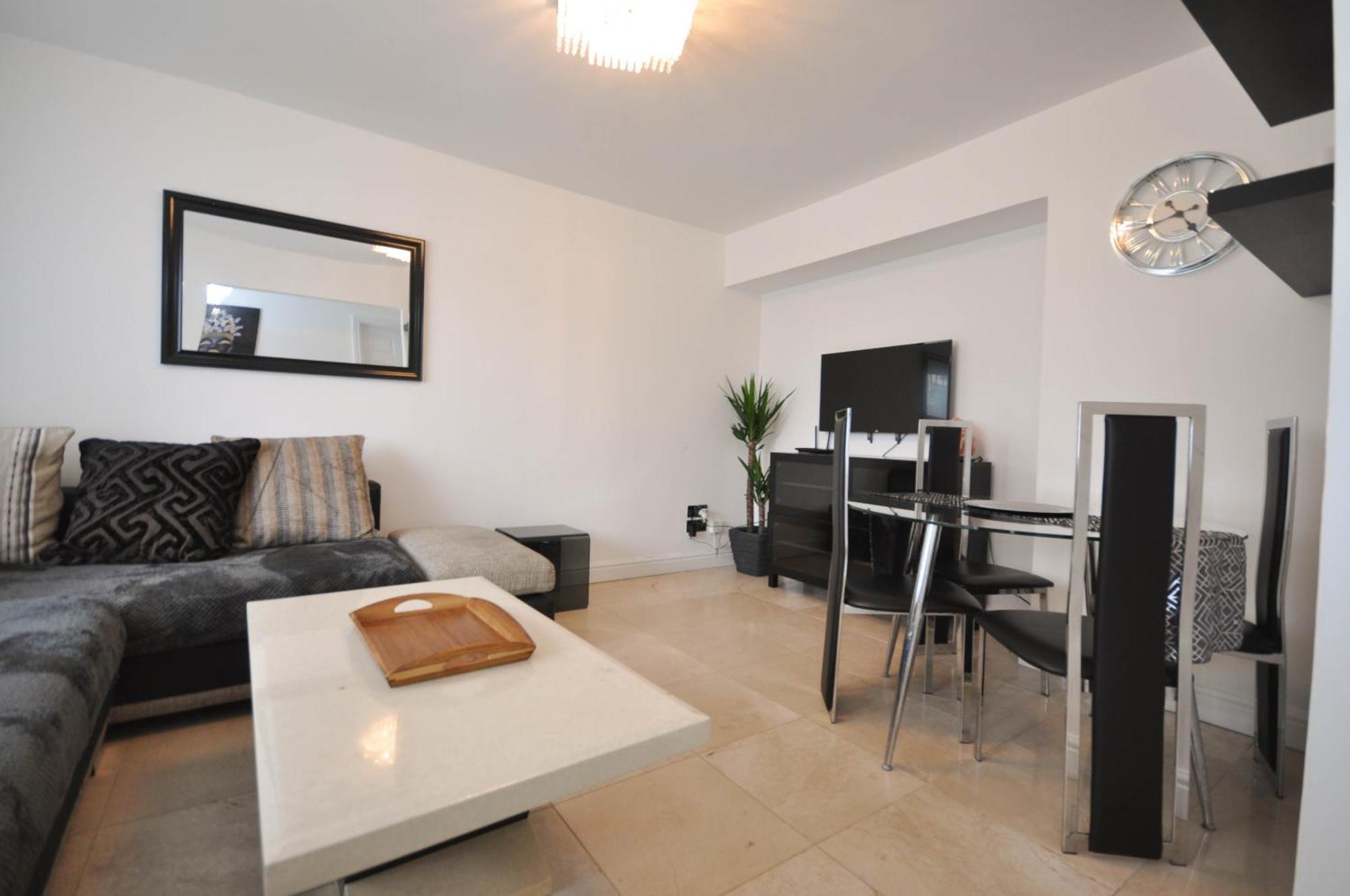 Modern 2 Bed Apartment Luton  Zewnętrze zdjęcie