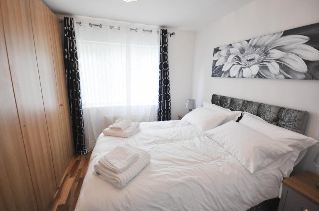 Modern 2 Bed Apartment Luton  Zewnętrze zdjęcie